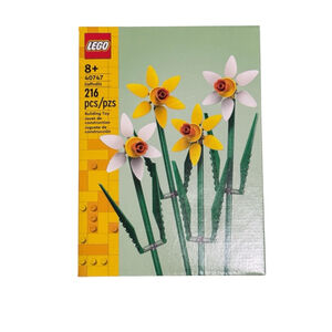 New LEGO Daffodils Building Set, minor damage to box